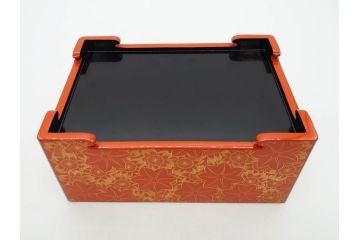 輪島塗　沈金師 友田裕次　春秋沈金　金彩が美しい宝石箱(漆器、ジュエリーボックス、小物入れ、小箱、紅葉、桜、共箱付き)(R-078414)