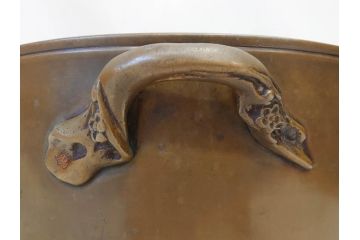 明治期　金工師　幸照刻　宣徳銅　銀象嵌　月梅耳松紋漢詩　漢詩が彫り込まれた趣のある火鉢(双耳、木台付き、銅製、三足火鉢、竹節形、手あぶり)(R-078466)