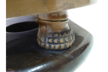 明治期　金工師　幸照刻　宣徳銅　銀象嵌　月梅耳松紋漢詩　漢詩が彫り込まれた趣のある火鉢(双耳、木台付き、銅製、三足火鉢、竹節形、手あぶり)(R-078466)
