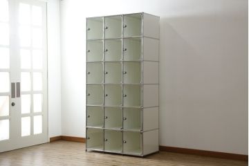 中古　USMハラー(USM Haller)　シンプルなデザインとガラス扉がお洒落な升目(マス目)棚のキャビネット(ロッカー、下駄箱、収納棚、戸棚、店舗什器)(定価約109万円)(R-078479)