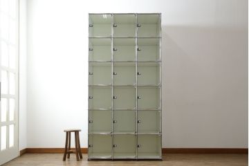 中古　USMハラー(USM Haller)　シンプルなデザインとガラス扉がお洒落な升目(マス目)棚のキャビネット(ロッカー、下駄箱、収納棚、戸棚、店舗什器)(定価約109万円)(R-078479)