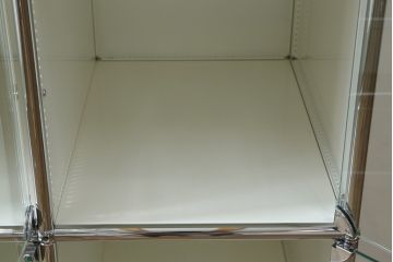 中古　USMハラー(USM Haller)　シンプルなデザインとガラス扉がお洒落な升目(マス目)棚のキャビネット(ロッカー、下駄箱、収納棚、戸棚、店舗什器)(定価約109万円)(R-078479)