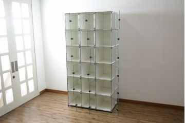 中古　USMハラー(USM Haller)　シンプルなデザインとガラス扉がお洒落な升目(マス目)棚のキャビネット(ロッカー、下駄箱、収納棚、戸棚、店舗什器)(定価約109万円)(R-078479)