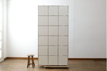 中古　USMハラー(USM Haller)　シンプルなデザインとガラス扉がお洒落な升目(マス目)棚のキャビネット(ロッカー、下駄箱、収納棚、戸棚、店舗什器)(定価約109万円)(R-078479)