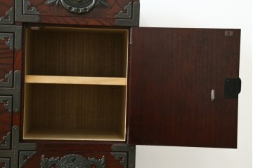 中古　美品!!　仙台民芸箪笥　欅産業　大振りの牡丹金具が目を惹く仙台箪笥　(R-078480)
