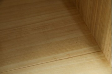 中古　美品!!　仙台民芸箪笥　欅産業　大振りの牡丹金具が目を惹く仙台箪笥　(R-078480)