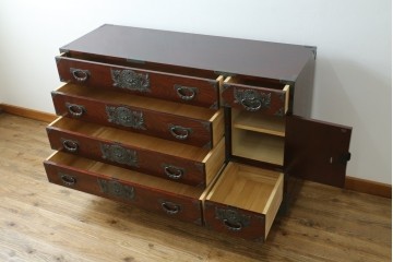 中古　美品!!　仙台民芸箪笥　欅産業　大振りの牡丹金具が目を惹く仙台箪笥　(R-078480)