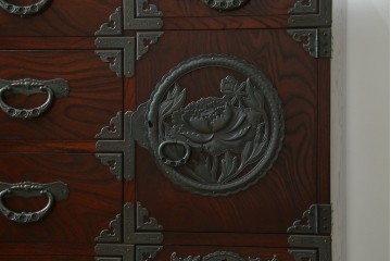 中古　美品!!　仙台民芸箪笥　欅産業　大振りの牡丹金具が目を惹く仙台箪笥　(R-078480)