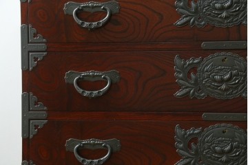 中古　美品!!　仙台民芸箪笥　欅産業　大振りの牡丹金具が目を惹く仙台箪笥　(R-078480)