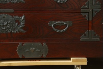 中古　美品!!　仙台民芸箪笥　欅産業　大振りの牡丹金具が目を惹く仙台箪笥　(R-078480)