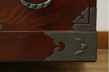 中古　美品!!　仙台民芸箪笥　欅産業　大振りの牡丹金具が目を惹く仙台箪笥　(R-078480)