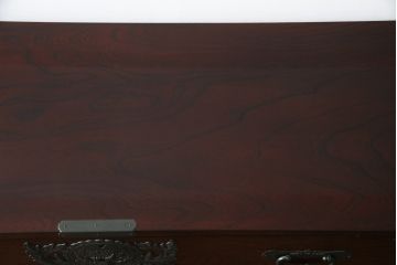 中古　美品!!　仙台民芸箪笥(仙台箪笥)　欅産業　凝ったつくりの大振りの金具が目を惹く仙台箪笥サイドボード(サイドチェスト、ローチェスト、収納箪笥、衣装箪笥、引き出し)(R-078480)