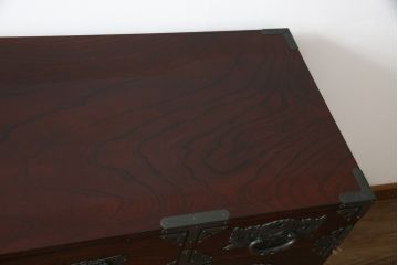 中古　美品!!　仙台民芸箪笥(仙台箪笥)　欅産業　凝ったつくりの大振りの金具が目を惹く仙台箪笥サイドボード(サイドチェスト、ローチェスト、収納箪笥、衣装箪笥、引き出し)(R-078480)