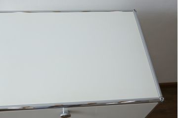 中古　USMハラー(USM Haller)　美しくシンプルなデザインが目を引くキャビネット(サイドチェスト、引き出し、店舗什器)(定価約28万円)(R-078481)