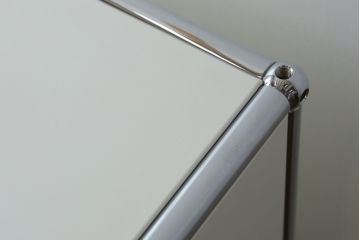 中古　USMハラー(USM Haller)　美しくシンプルなデザインが目を引くキャビネット(サイドチェスト、引き出し、店舗什器)(定価約28万円)(R-078481)