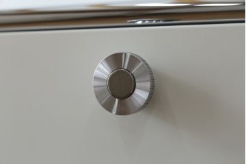 中古　USMハラー(USM Haller)　美しくシンプルなデザインが目を引くキャビネット(サイドチェスト、引き出し、店舗什器)(定価約28万円)(R-078481)