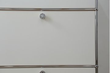 中古　USMハラー(USM Haller)　美しくシンプルなデザインが目を引くキャビネット(サイドチェスト、引き出し、店舗什器)(定価約28万円)(R-078481)