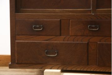 和製アンティーク　前面欅(ケヤキ)材　どこか懐かしさを感じる重ね関東水屋箪笥(キャビネット、茶箪笥、食器棚、収納棚、戸棚、重ねタンス)(R-078482)