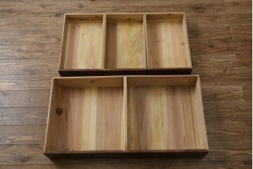 和製アンティーク　前面欅(ケヤキ)材　どこか懐かしさを感じる関東水屋箪笥サイドボード(サイドキャビネット、茶箪笥、食器棚、収納棚、戸棚)(R-078484)