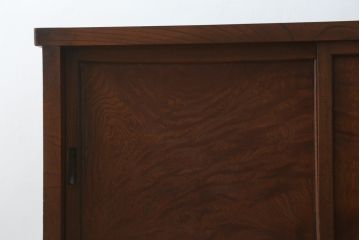 和製アンティーク　前面欅(ケヤキ)材　どこか懐かしさを感じる関東水屋箪笥サイドボード(サイドキャビネット、茶箪笥、食器棚、収納棚、戸棚)(R-078484)