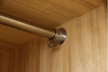 中古　幅狭なサイズ感が魅力的な加茂総桐箪笥(並厚、総桐たんす、衣装箪笥、ワードローブ、収納棚、洋服タンス、和タンス、引き出し)(R-078486)