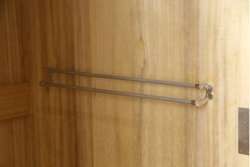 中古　幅狭なサイズ感が魅力的な加茂総桐箪笥(並厚、総桐たんす、衣装箪笥、ワードローブ、収納棚、洋服タンス、和タンス、引き出し)(R-078486)