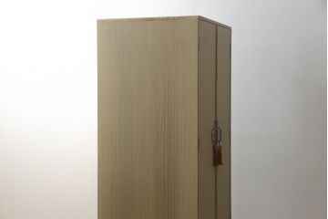 中古　幅狭なサイズ感が魅力的な加茂総桐箪笥(並厚、総桐たんす、衣装箪笥、ワードローブ、収納棚、洋服タンス、和タンス、引き出し)(R-078486)