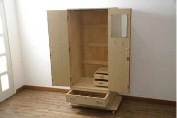 中古　幅狭なサイズ感が魅力的な加茂総桐箪笥(並厚、総桐たんす、衣装箪笥、ワードローブ、収納棚、洋服タンス、和タンス、引き出し)(R-078486)