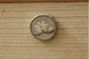 中古　幅狭なサイズ感が魅力的な加茂総桐箪笥(並厚、総桐たんす、衣装箪笥、ワードローブ、収納棚、洋服タンス、和タンス、引き出し)(R-078486)