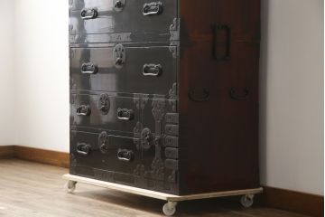 和製アンティーク　美品!!　上手物!!　内部桐(キリ)材　上品な丸金具の黒漆塗り六丁引き庄内箪笥(重ね箪笥、時代箪笥、和たんす、整理たんす、収納タンス、衣装タンス、引き出し)(R-078487)