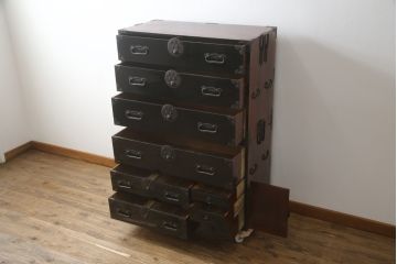 和製アンティーク　美品!!　上手物!!　内部桐(キリ)材　上品な丸金具の黒漆塗り六丁引き庄内箪笥(重ね箪笥、時代箪笥、和たんす、整理たんす、収納タンス、衣装タンス、引き出し)(R-078487)