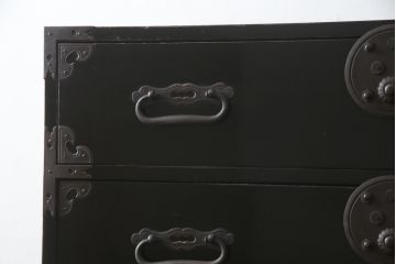 和製アンティーク　美品!!　上手物!!　内部桐(キリ)材　上品な丸金具の黒漆塗り六丁引き庄内箪笥(重ね箪笥、時代箪笥、和たんす、整理たんす、収納タンス、衣装タンス、引き出し)(R-078487)