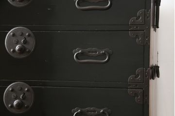 和製アンティーク　美品!!　上手物!!　内部桐(キリ)材　上品な丸金具の黒漆塗り六丁引き庄内箪笥(重ね箪笥、時代箪笥、和たんす、整理たんす、収納タンス、衣装タンス、引き出し)(R-078487)