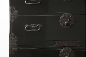 和製アンティーク　美品!!　上手物!!　内部桐(キリ)材　上品な丸金具の黒漆塗り六丁引き庄内箪笥(重ね箪笥、時代箪笥、和たんす、整理たんす、収納タンス、衣装タンス、引き出し)(R-078487)