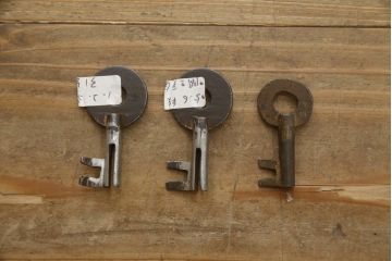 和製アンティーク　美品!!　上手物!!　内部桐(キリ)材　上品な丸金具の黒漆塗り六丁引き庄内箪笥(重ね箪笥、時代箪笥、和たんす、整理たんす、収納タンス、衣装タンス、引き出し)(R-078487)