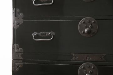 和製アンティーク　美品!!　上手物!!　内部桐(キリ)材　上品な丸金具の黒漆塗り庄内箪笥ローボード(時代箪笥、和たんす、整理たんす、収納タンス、衣装タンス、ローチェスト、テレビ台、テレビボード、引き出し)(R-078488)