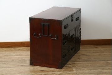 和製アンティーク 美品!! 上手物!! 内部桐(キリ)材 上品な丸金具の黒漆塗り庄内箪笥ローボード(時代箪笥、和たんす、整理たんす、収納タンス、衣装タンス、ローチェスト、テレビ台、テレビボード、引き出し)(R-078489)