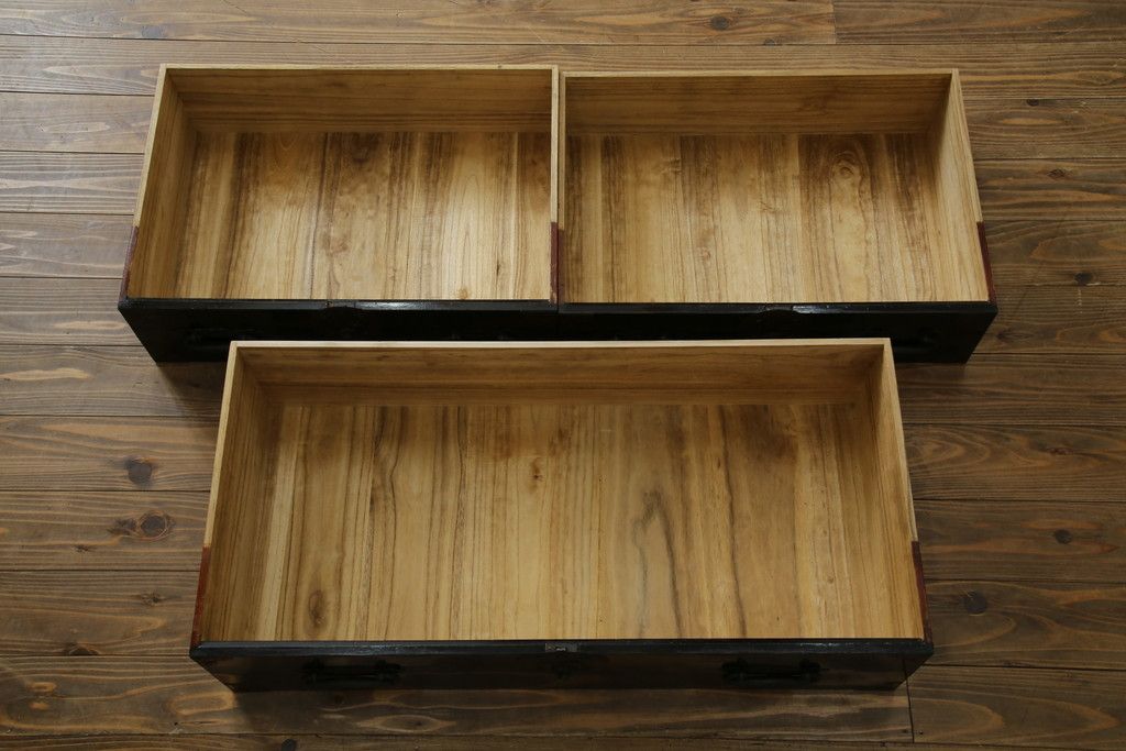 和製アンティーク 美品!! 上手物!! 内部桐(キリ)材 上品な丸金具の黒漆塗り庄内箪笥ローボード(時代箪笥、和たんす、整理たんす、収納タンス、衣装タンス、ローチェスト、テレビ台、テレビボード、引き出し)(R-078489)