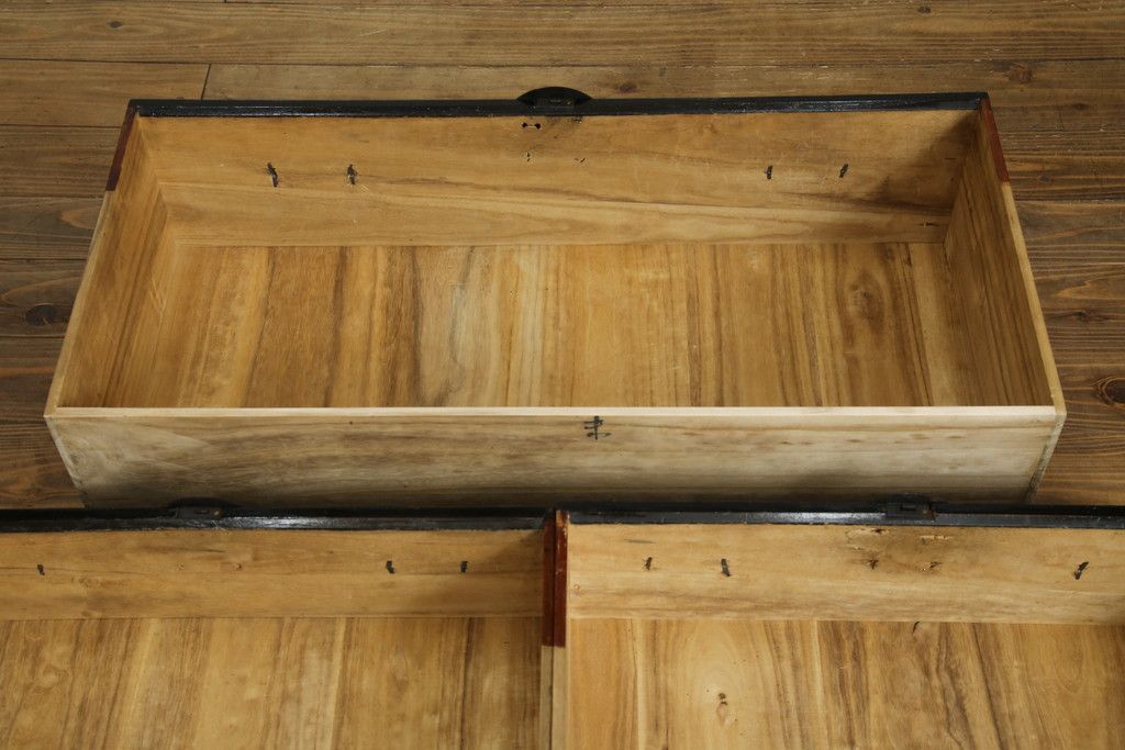 和製アンティーク 美品!! 上手物!! 内部桐(キリ)材 上品な丸金具の黒漆塗り庄内箪笥ローボード(時代箪笥、和たんす、整理たんす、収納タンス、衣装タンス、ローチェスト、テレビ台、テレビボード、引き出し)(R-078489)