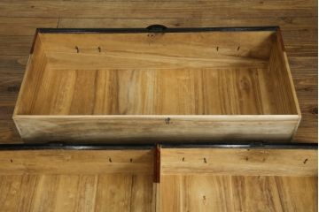 和製アンティーク 美品!! 上手物!! 内部桐(キリ)材 上品な丸金具の黒漆塗り庄内箪笥ローボード(時代箪笥、和たんす、整理たんす、収納タンス、衣装タンス、ローチェスト、テレビ台、テレビボード、引き出し)(R-078489)