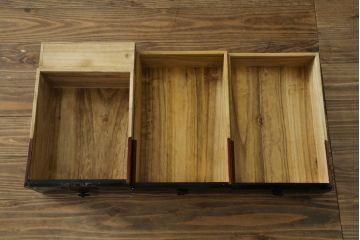 和製アンティーク 美品!! 上手物!! 内部桐(キリ)材 上品な丸金具の黒漆塗り庄内箪笥ローボード(時代箪笥、和たんす、整理たんす、収納タンス、衣装タンス、ローチェスト、テレビ台、テレビボード、引き出し)(R-078489)