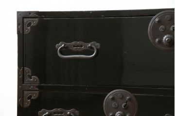 和製アンティーク 美品!! 上手物!! 内部桐(キリ)材 上品な丸金具の黒漆塗り庄内箪笥ローボード(時代箪笥、和たんす、整理たんす、収納タンス、衣装タンス、ローチェスト、テレビ台、テレビボード、引き出し)(R-078489)