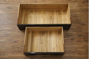 和製アンティーク　美品!!　上手物!!　内部桐(キリ)材　上品な丸金具の黒漆塗り庄内箪笥ローボード(時代箪笥、和たんす、整理たんす、収納タンス、衣装タンス、ローチェスト、テレビ台、テレビボード、引き出し)(R-078489)