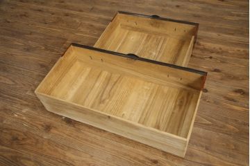 和製アンティーク　美品!!　上手物!!　内部桐(キリ)材　上品な丸金具の黒漆塗り庄内箪笥ローボード(時代箪笥、和たんす、整理たんす、収納タンス、衣装タンス、ローチェスト、テレビ台、テレビボード、引き出し)(R-078489)