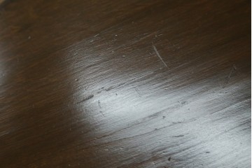 和製アンティーク　カバ材　シルエットが素敵なラウンドカフェテーブル　(R-078490)