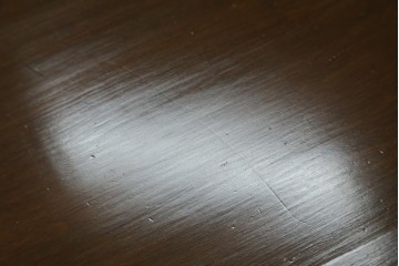 和製アンティーク　カバ材　シルエットが素敵なラウンドカフェテーブル　(R-078490)