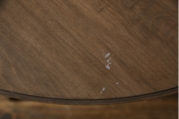 和製アンティーク　カバ材　スタイリッシュなデザインのラウンドカフェテーブル(丸テーブル、コーヒーテーブル、サイドテーブル)(R-078490)