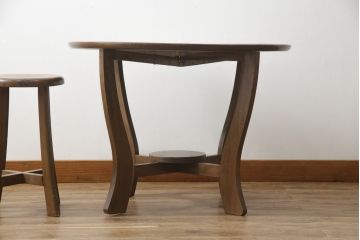 和製アンティーク　カバ材　スタイリッシュなデザインのラウンドカフェテーブル(丸テーブル、コーヒーテーブル、サイドテーブル)(R-078490)