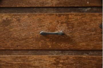 和製アンティーク　ナラ材　趣のある佇まいが魅力的な五段小引き出し(卓上収納、小物収納)(R-078491)