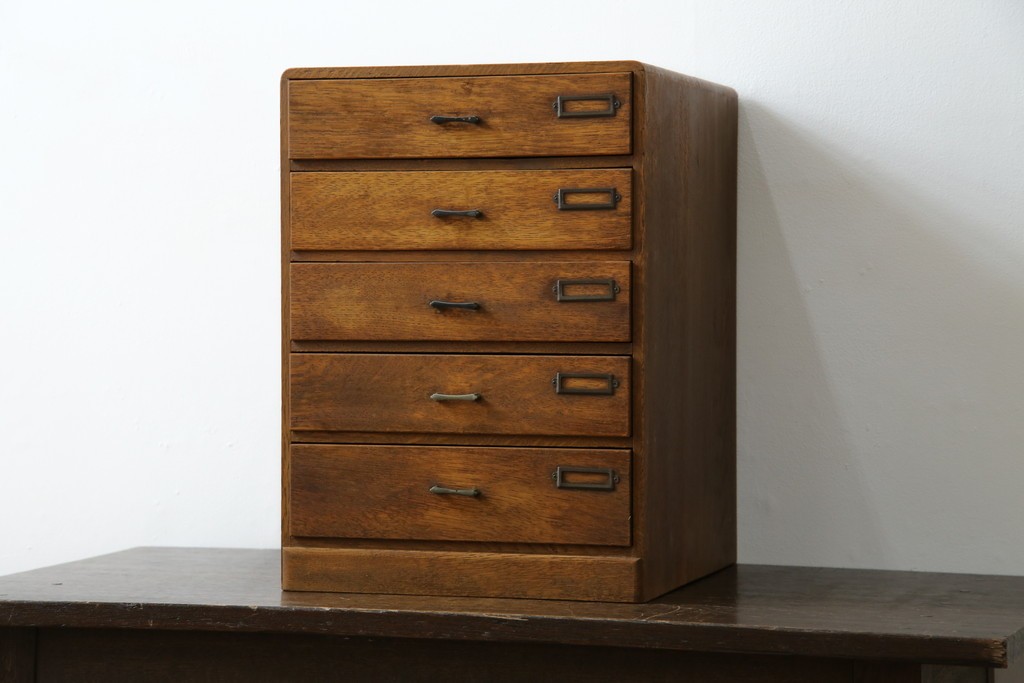 和製アンティーク　ナラ材　趣のある佇まいが魅力的な五段小引き出し　(R-078491)